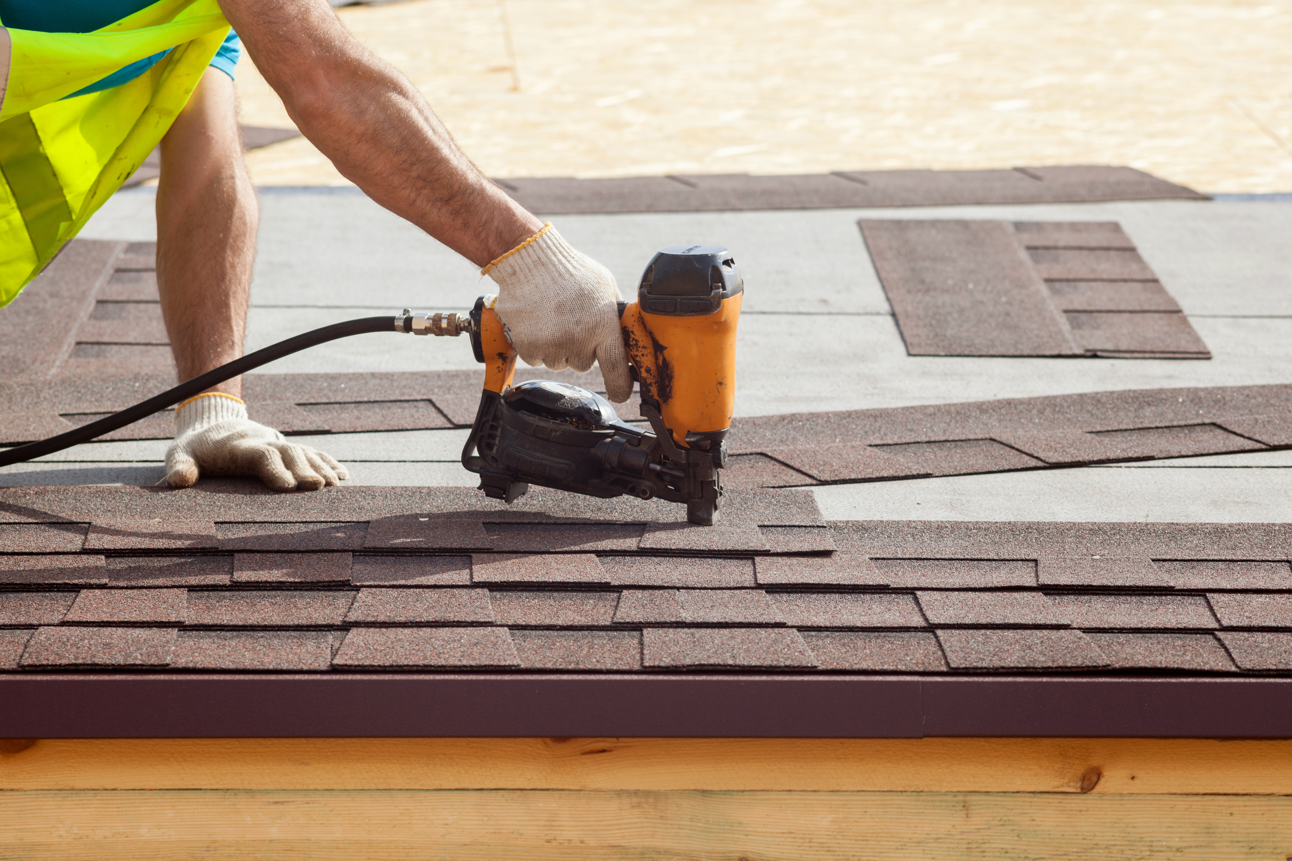 Welland Roofing - Why Should You Work With Professional Roofers Only