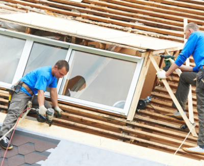 Professional Roof Replacement or Repair in Welland — Which One to Choose - two men in blue fixing roof